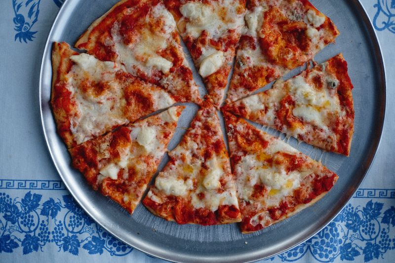 Dewey's white garlic pizza